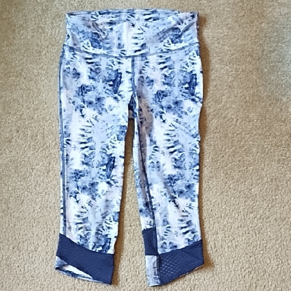 Under Armour Fly By Compression Capri Leggings Tie Dye Blue White Womens Size XS